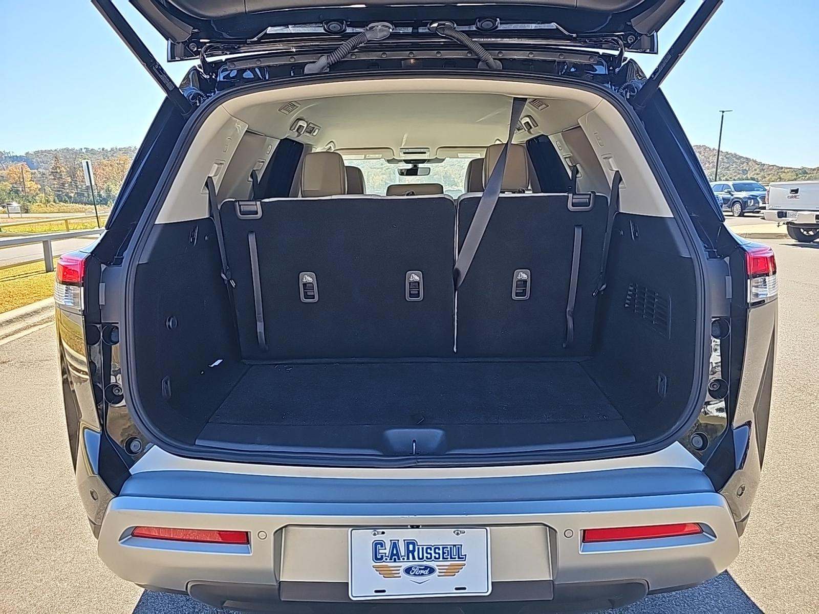 2024 Nissan Pathfinder SL FWD