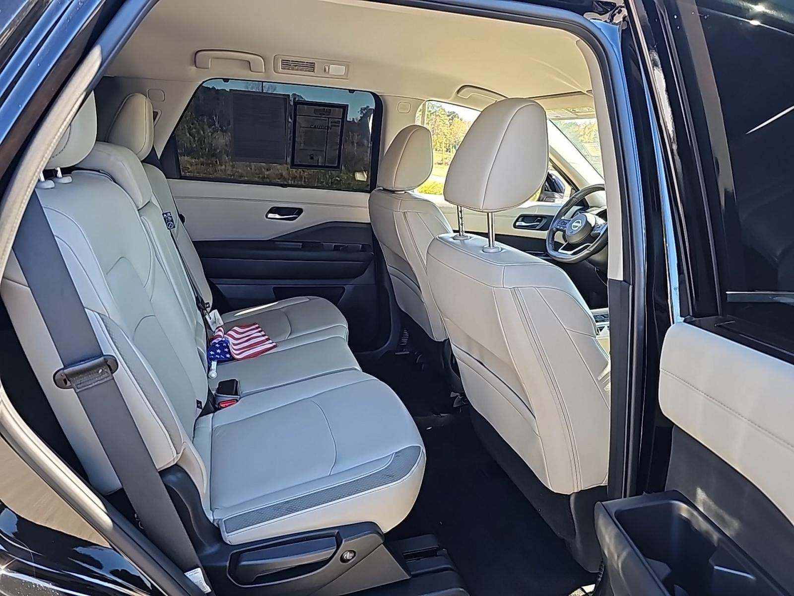 2024 Nissan Pathfinder SL FWD