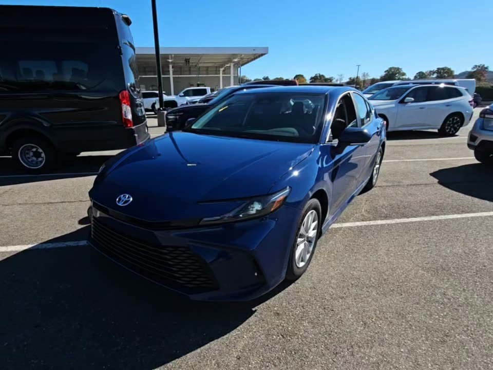2025 Toyota Camry LE FWD