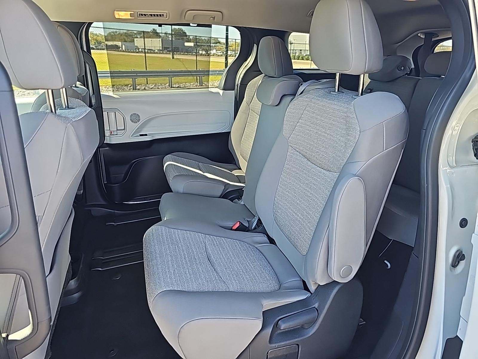 2025 Toyota Sienna LE FWD