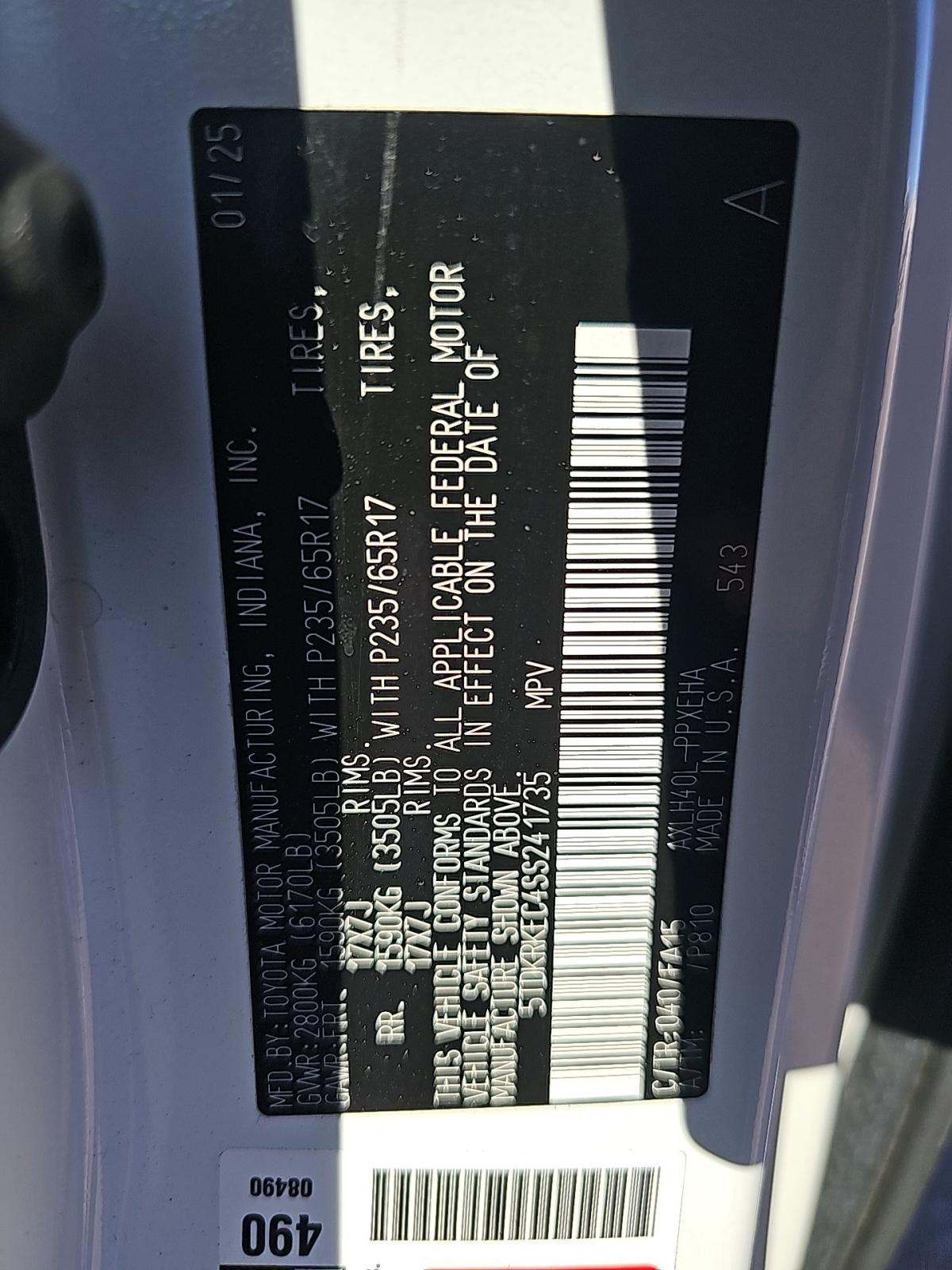 2025 Toyota Sienna LE FWD