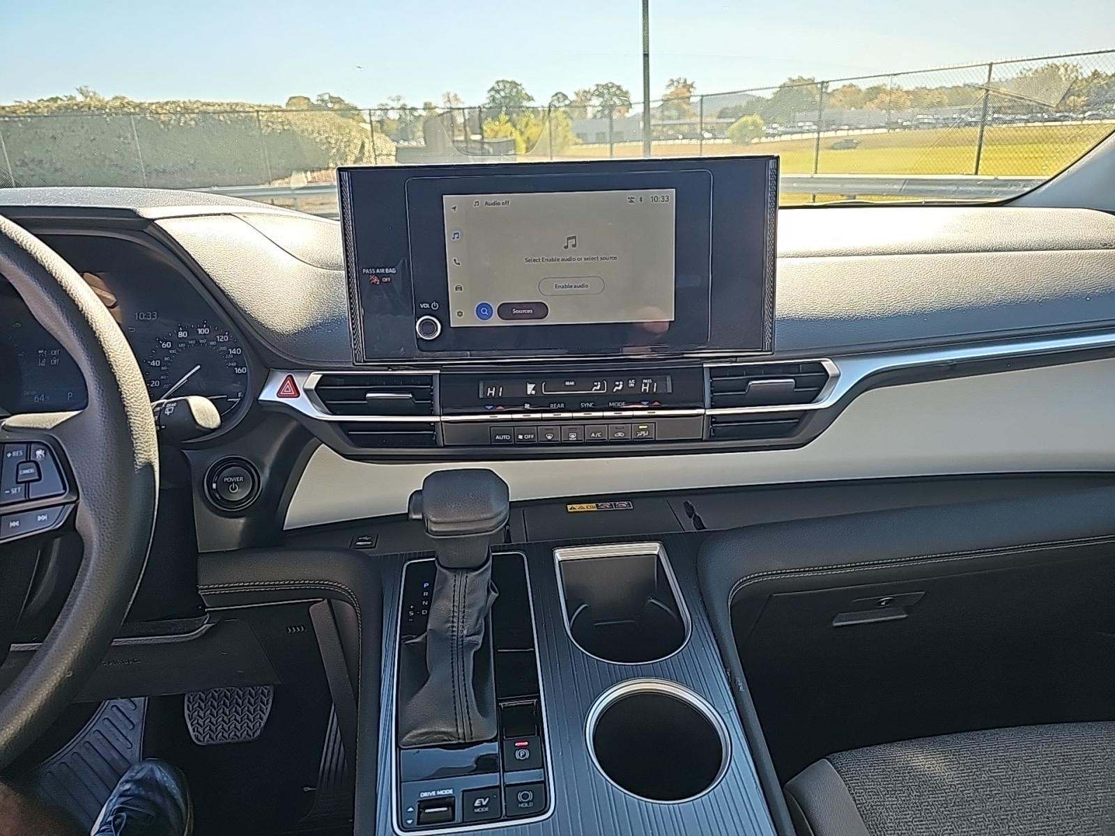 2025 Toyota Sienna LE FWD