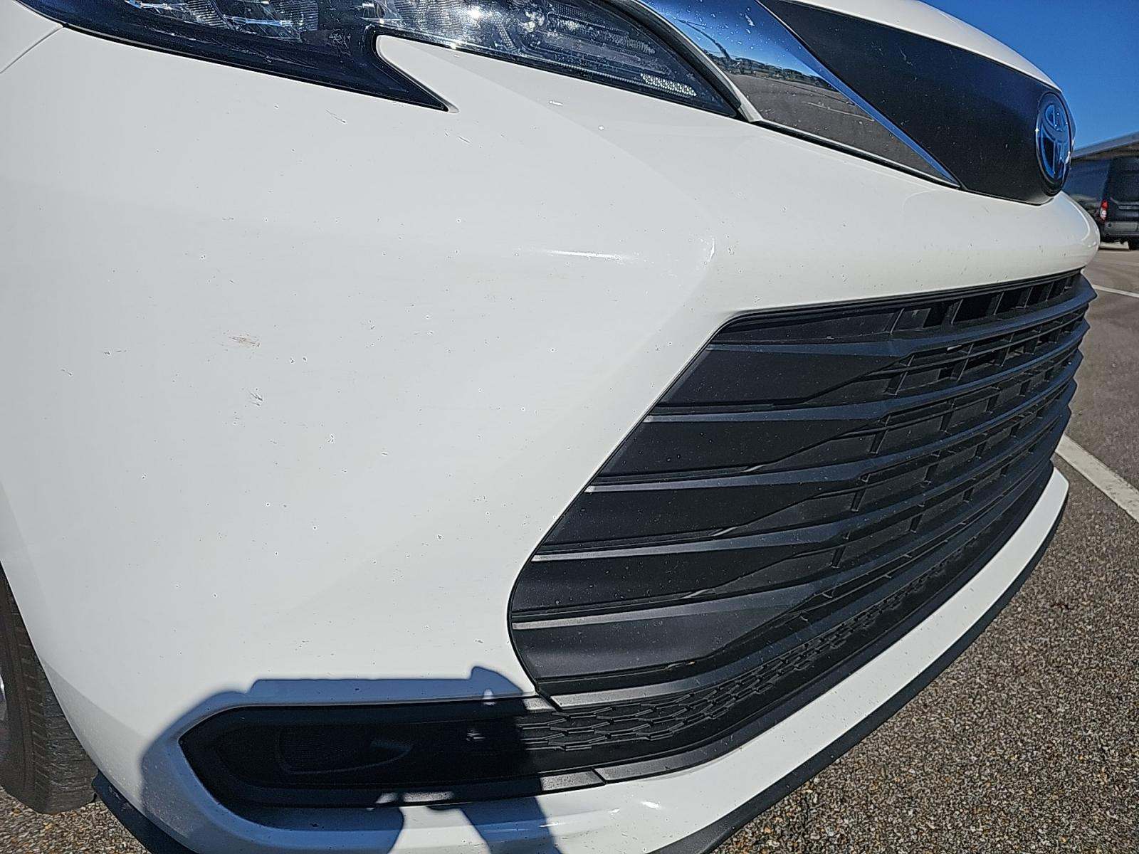 2025 Toyota Sienna LE FWD