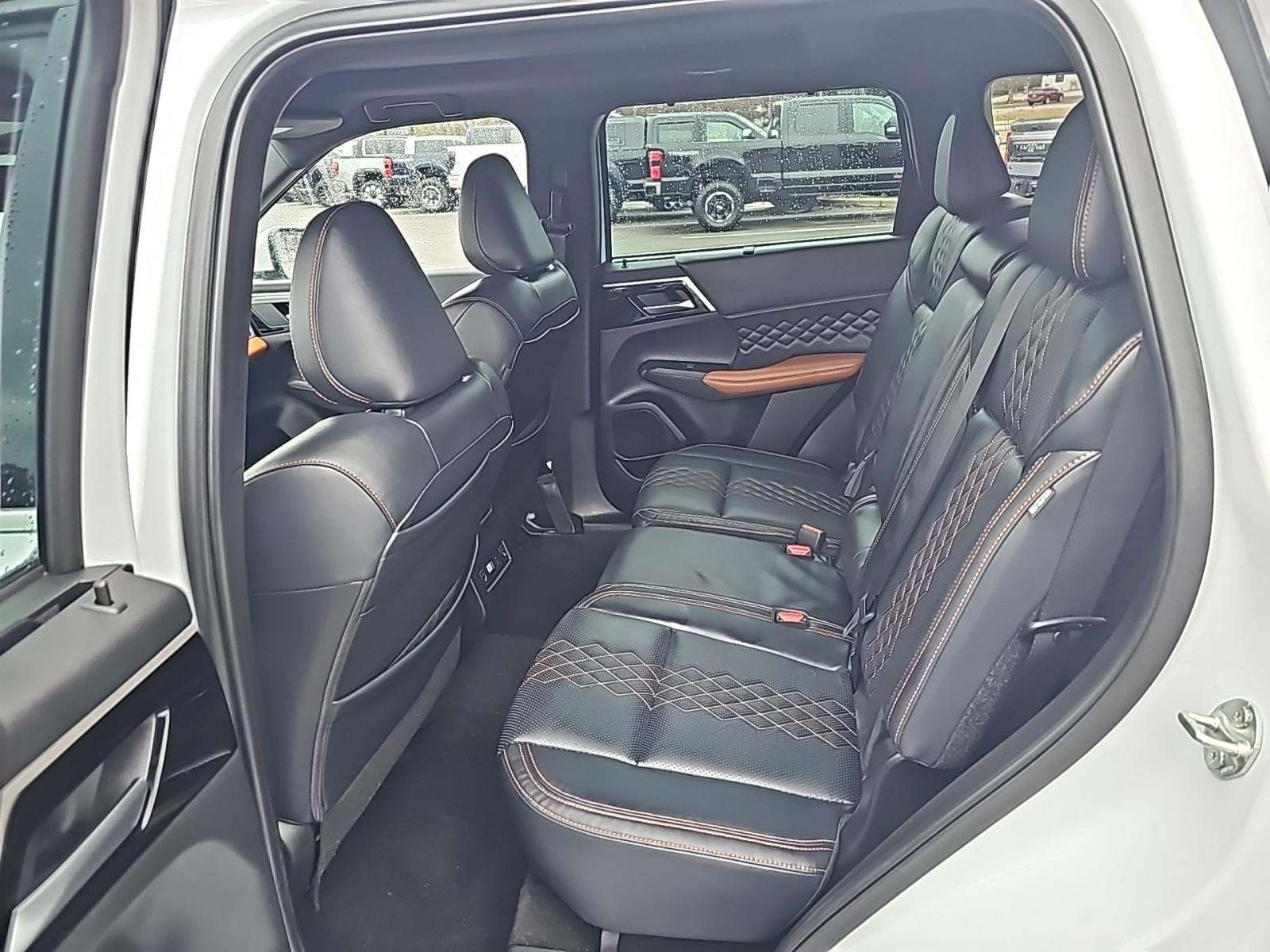 2023 Mitsubishi Outlander SEL FWD