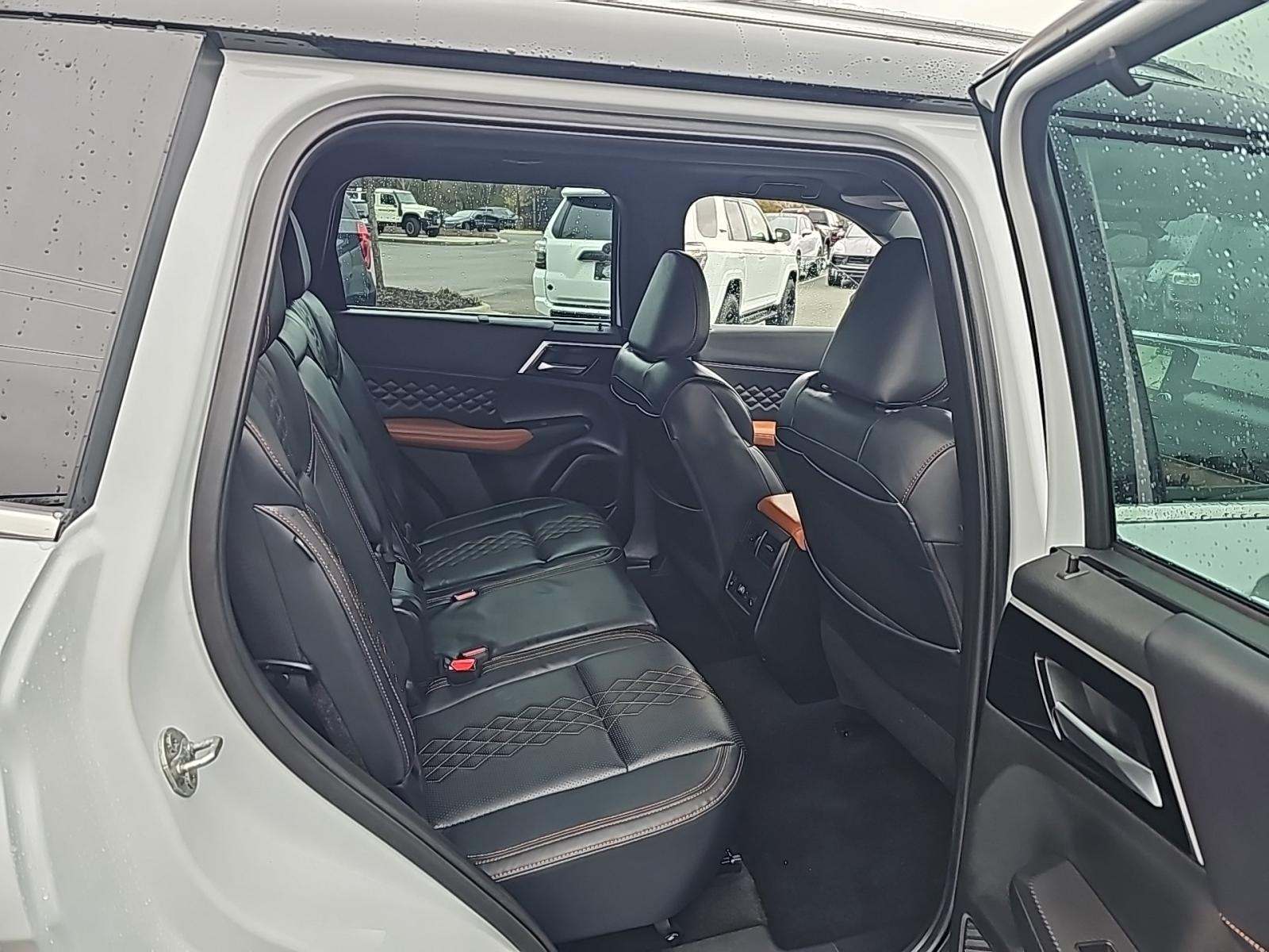 2023 Mitsubishi Outlander SEL FWD