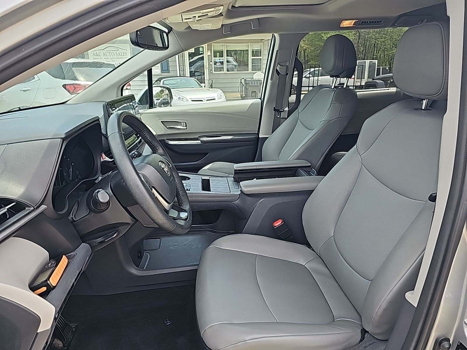 2023 Toyota Sienna XLE FWD