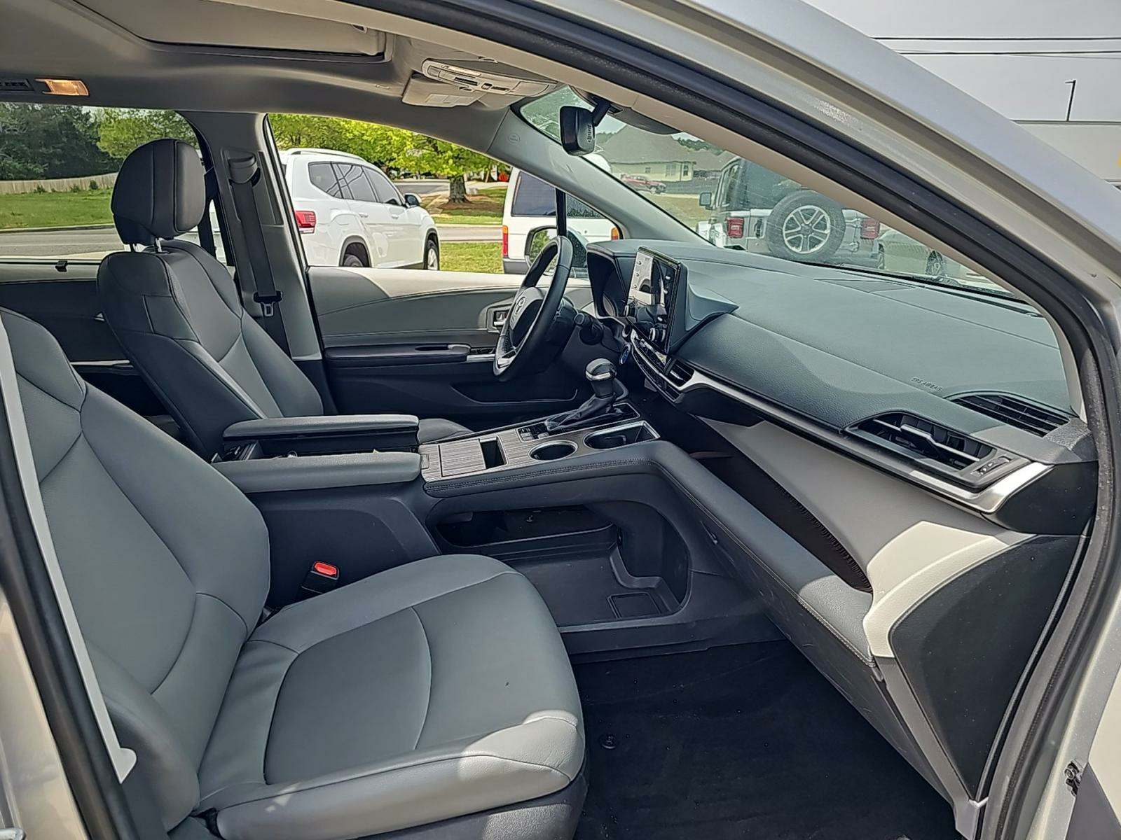 2023 Toyota Sienna XLE FWD