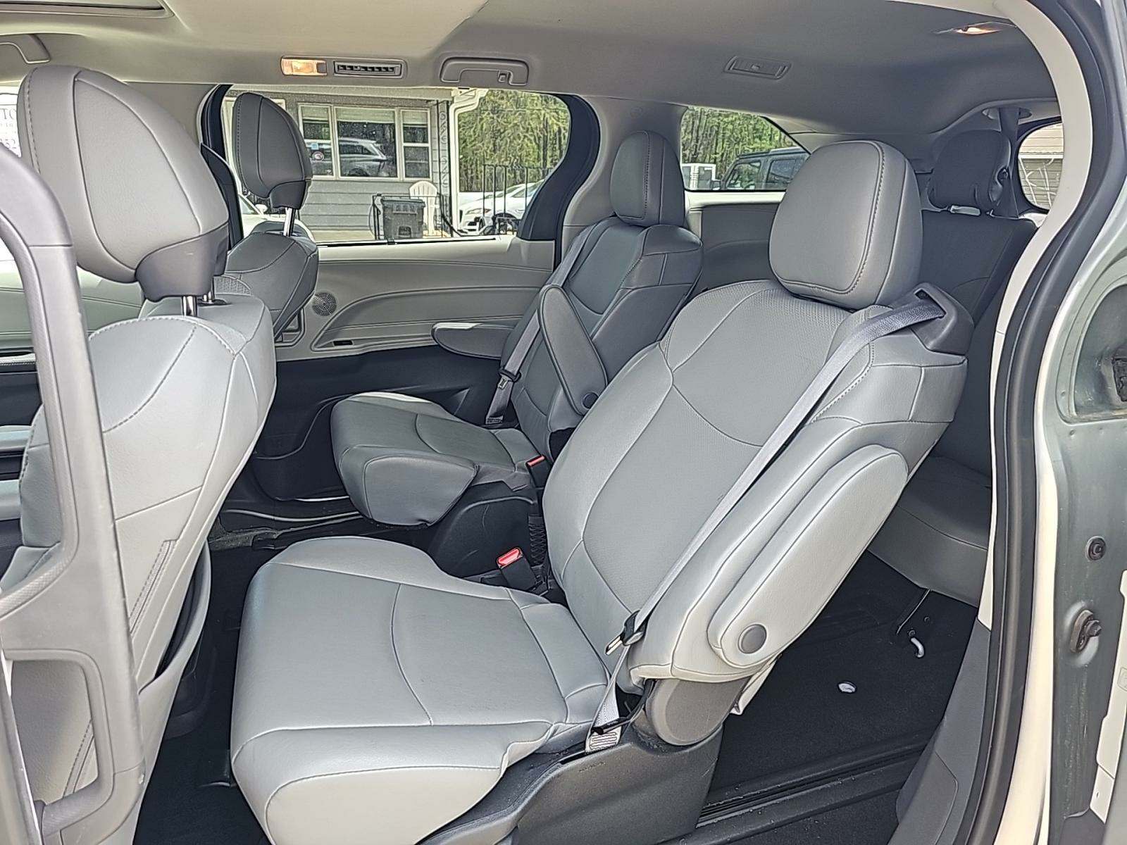 2023 Toyota Sienna XLE FWD