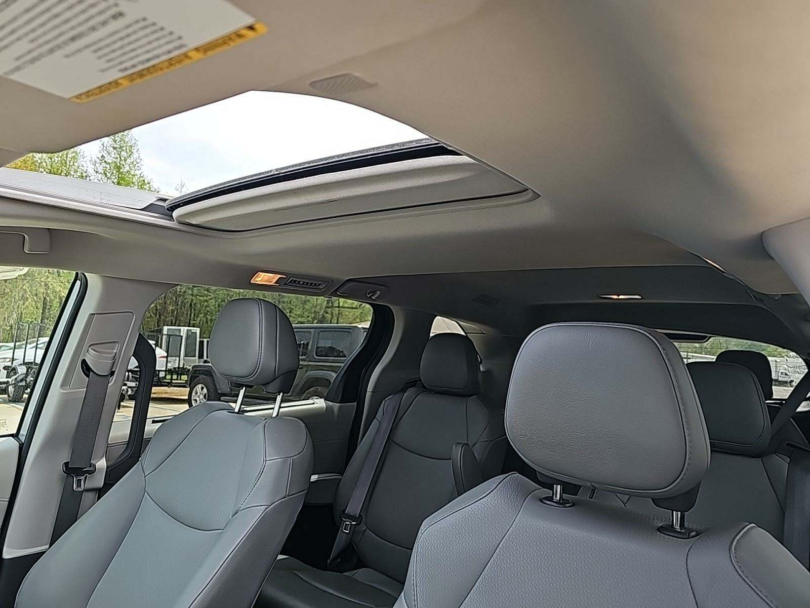 2023 Toyota Sienna XLE FWD