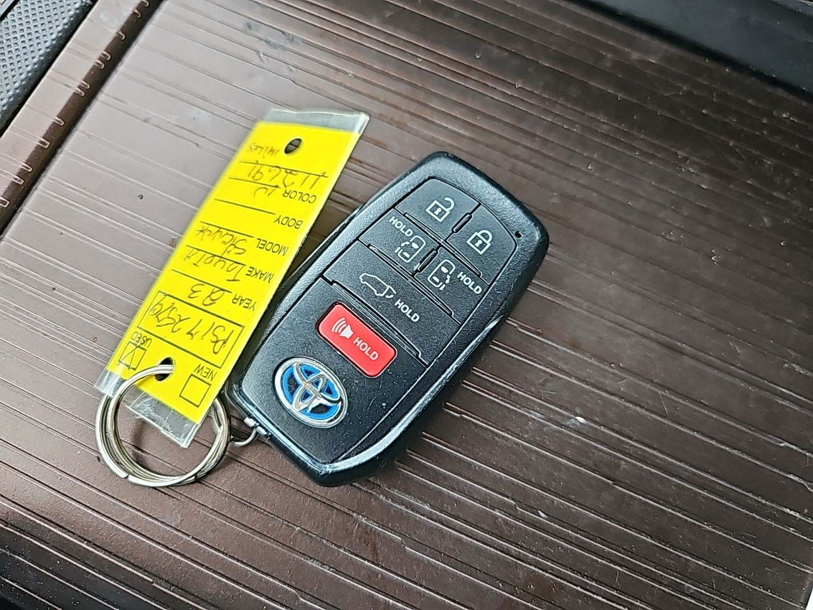 2023 Toyota Sienna XLE FWD