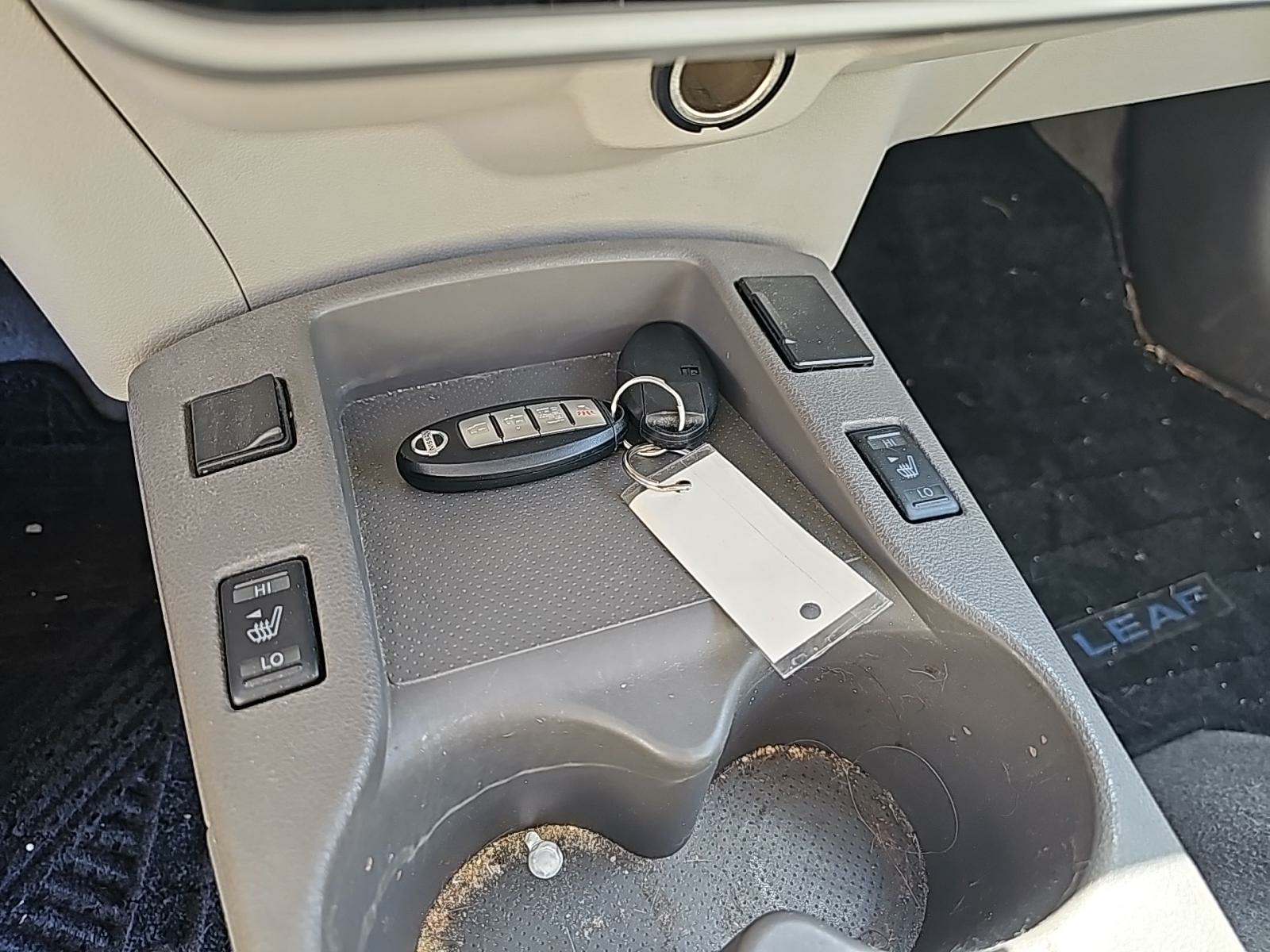 2016 Nissan LEAF SV FWD