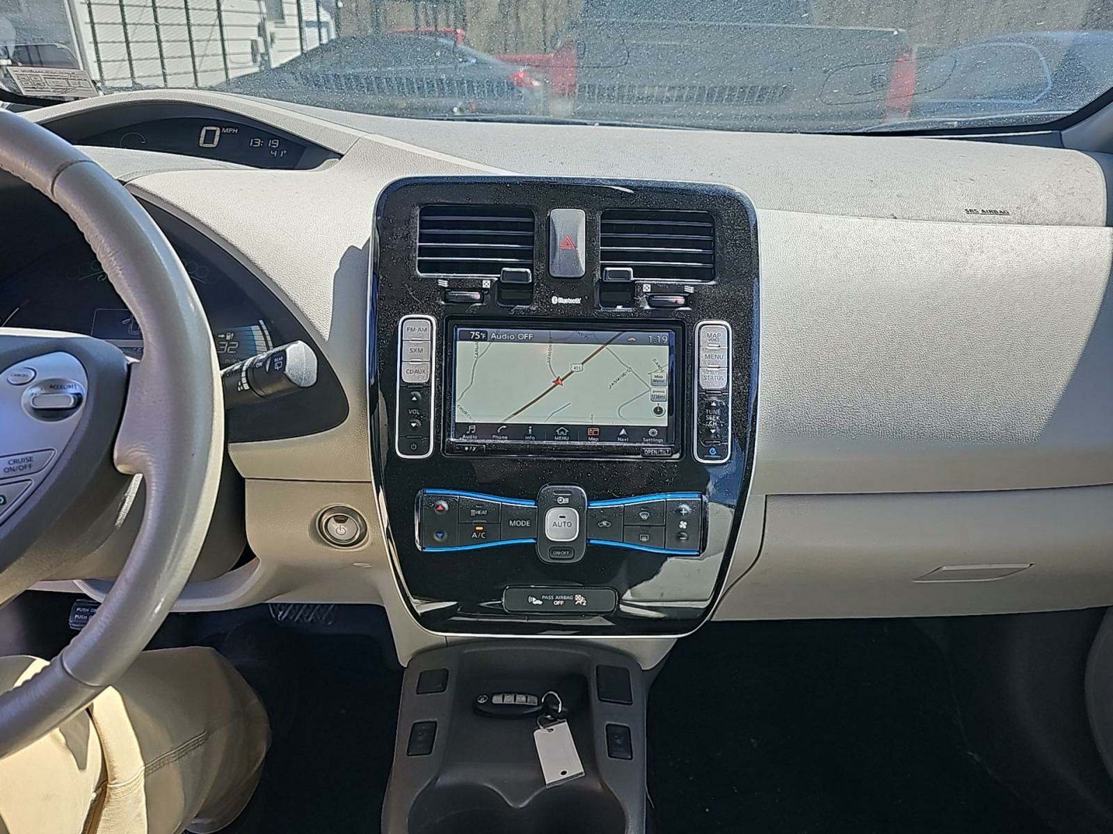 2016 Nissan LEAF SV FWD