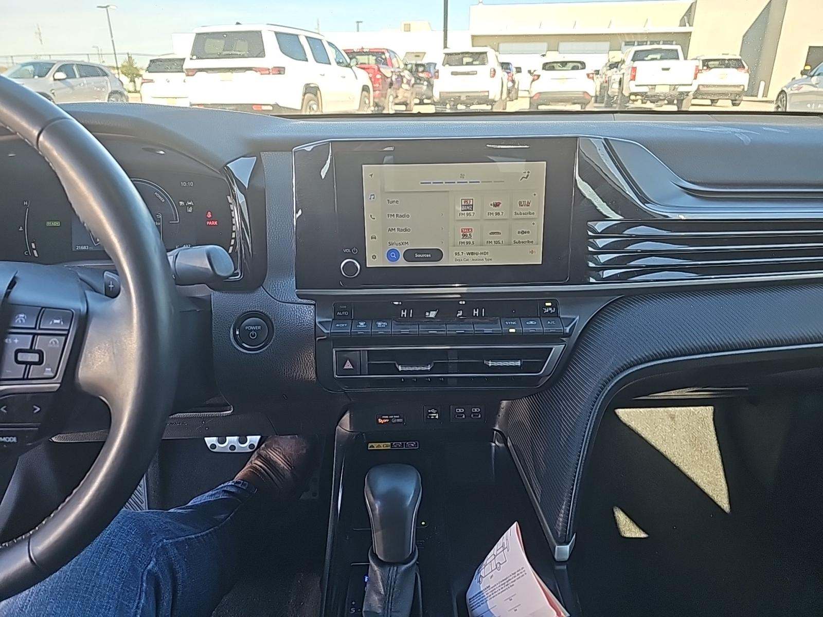 2025 Toyota Camry SE FWD