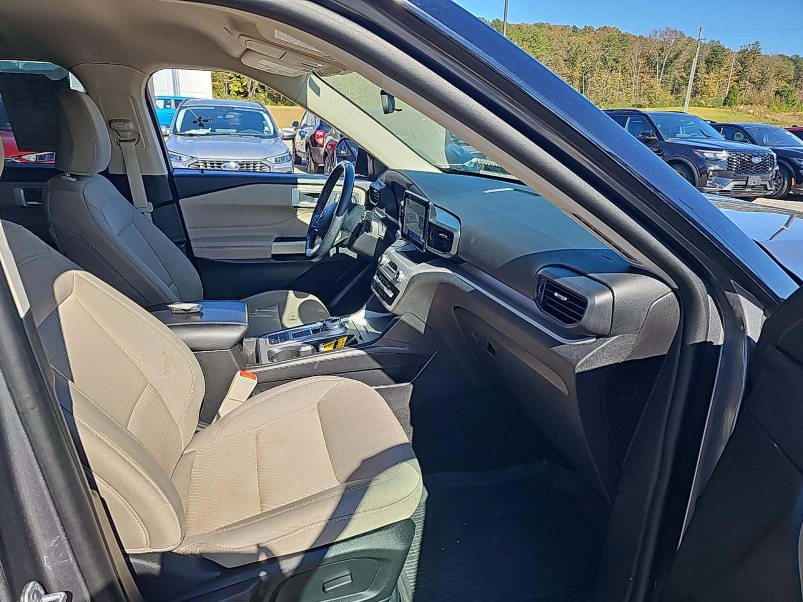 2023 Ford Explorer XLT RWD