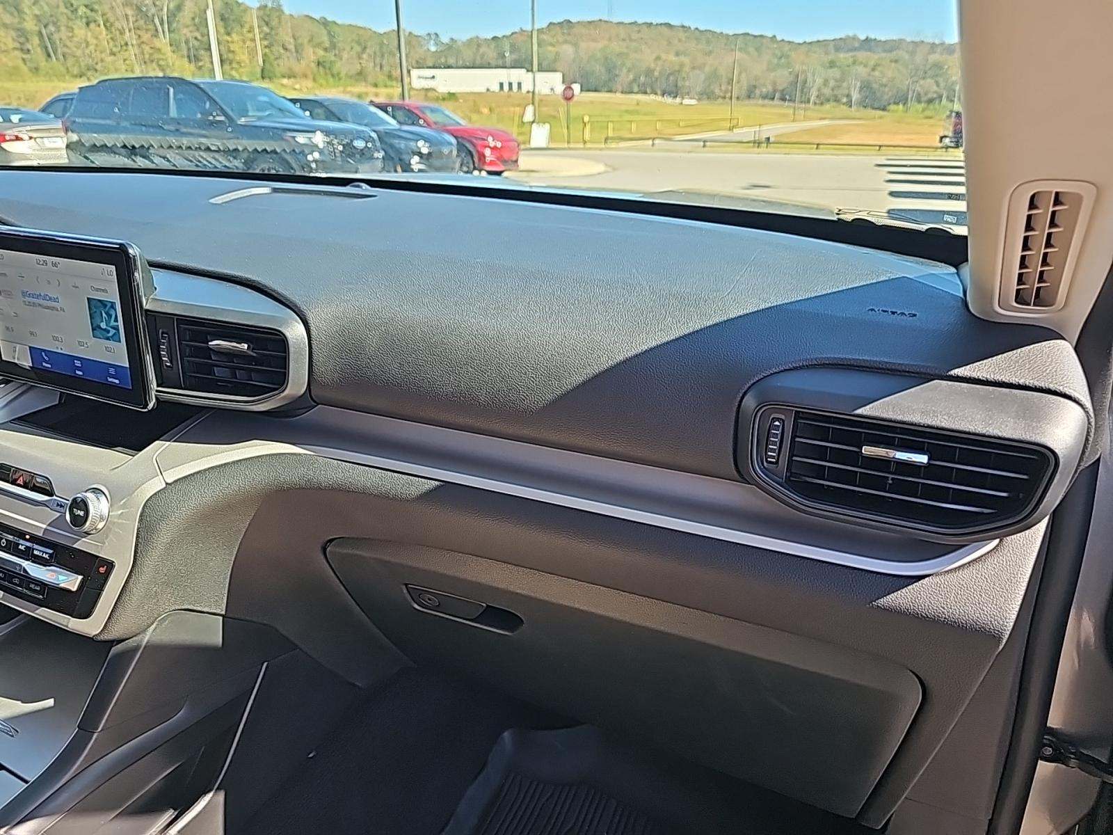 2023 Ford Explorer XLT RWD