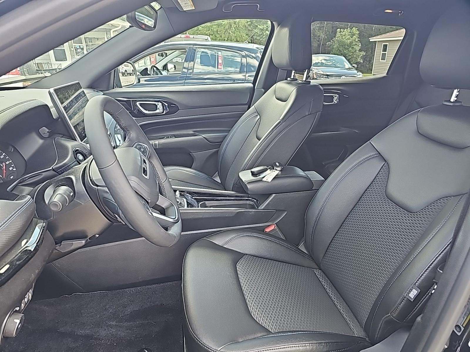 2025 Jeep Compass Latitude AWD