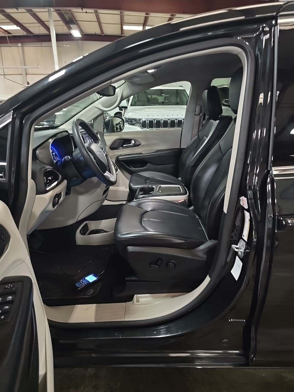 2023 Chrysler Pacifica Touring L FWD