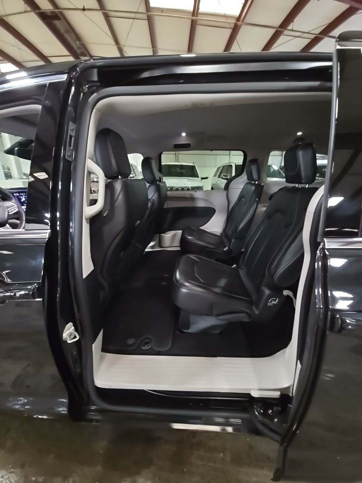 2023 Chrysler Pacifica Touring L FWD