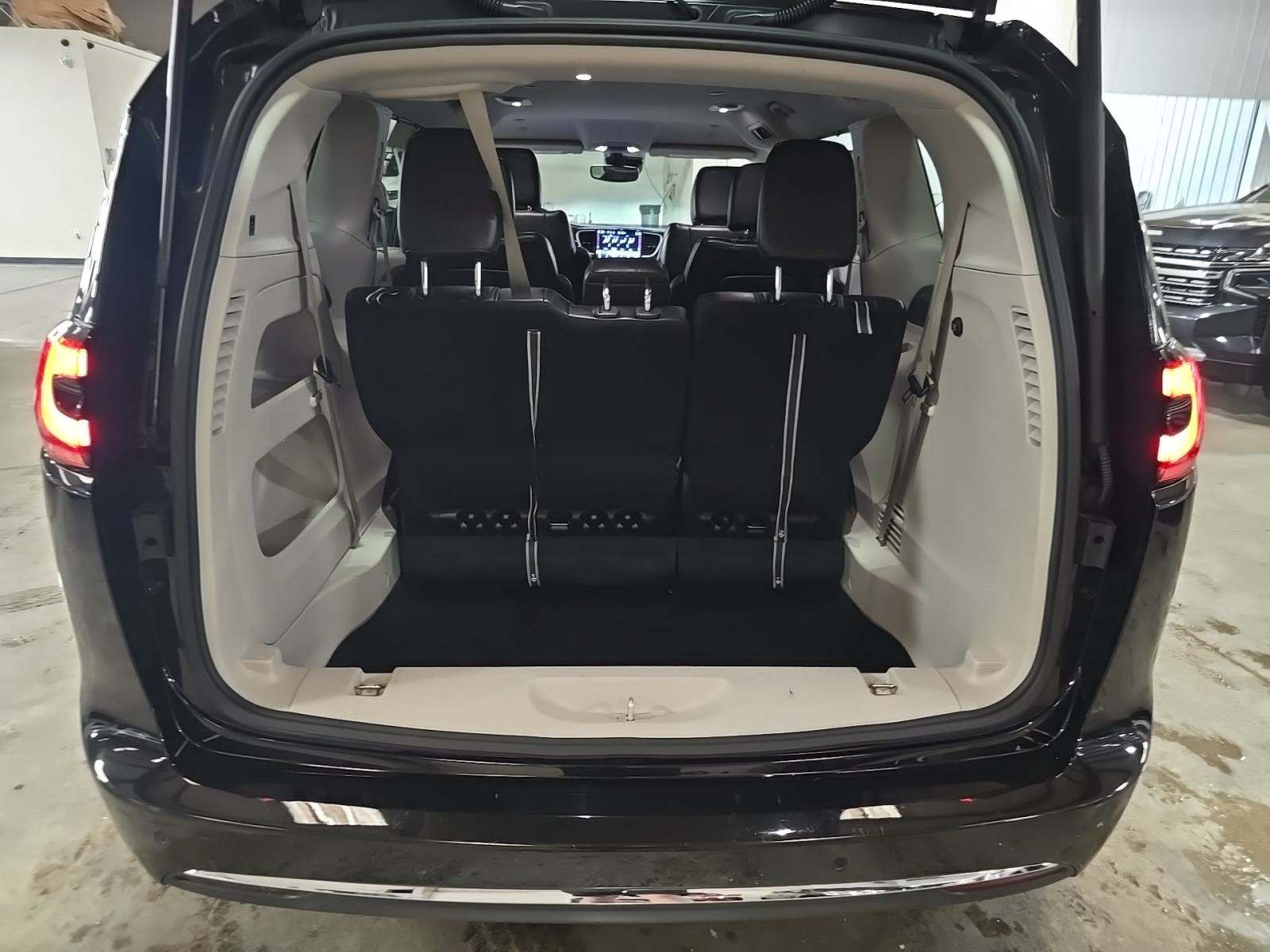 2023 Chrysler Pacifica Touring L FWD