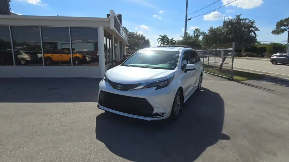 2024 Toyota Sienna XLE 7-Passenger 120.5