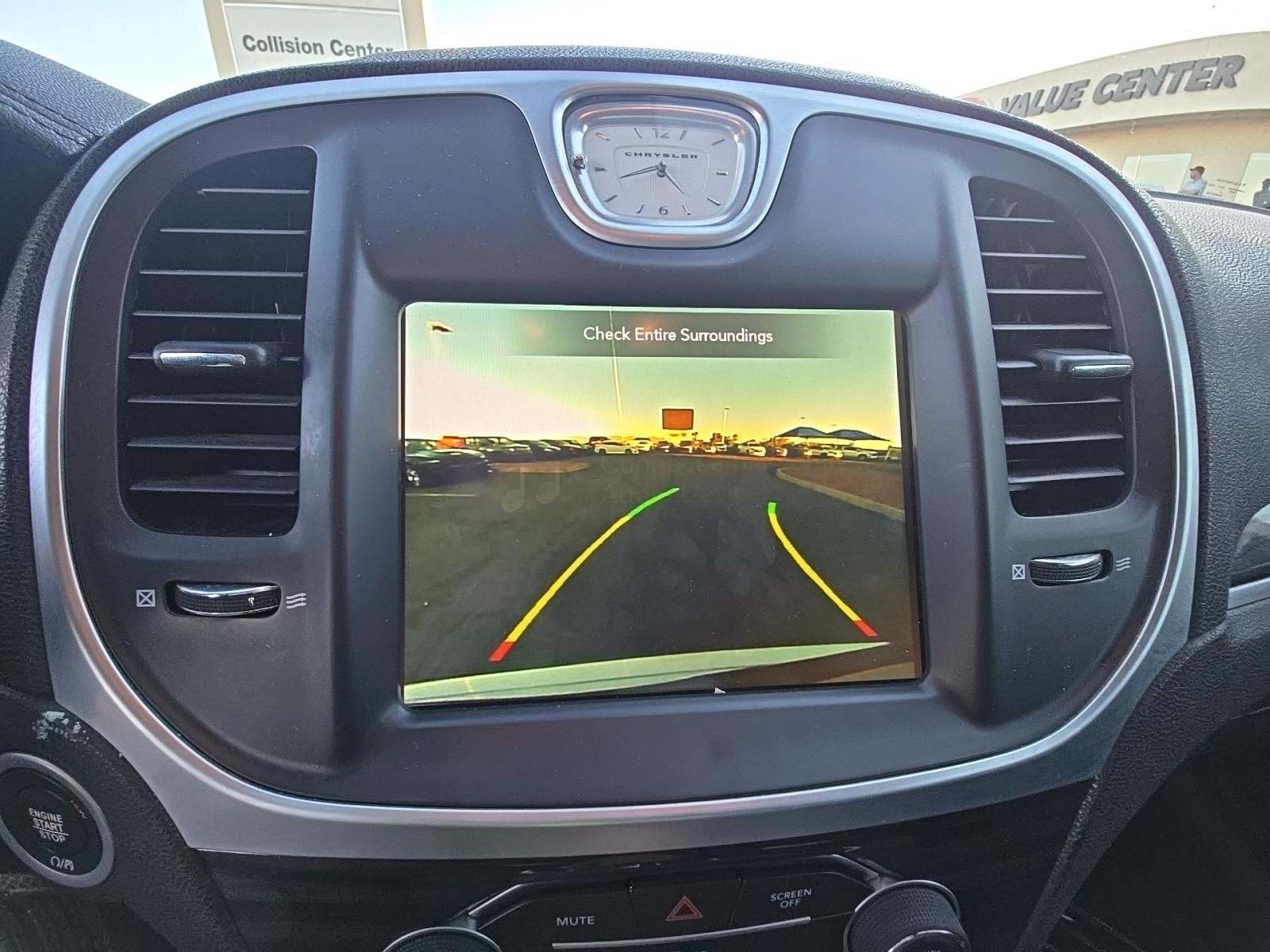 2022 Chrysler 300 Touring RWD