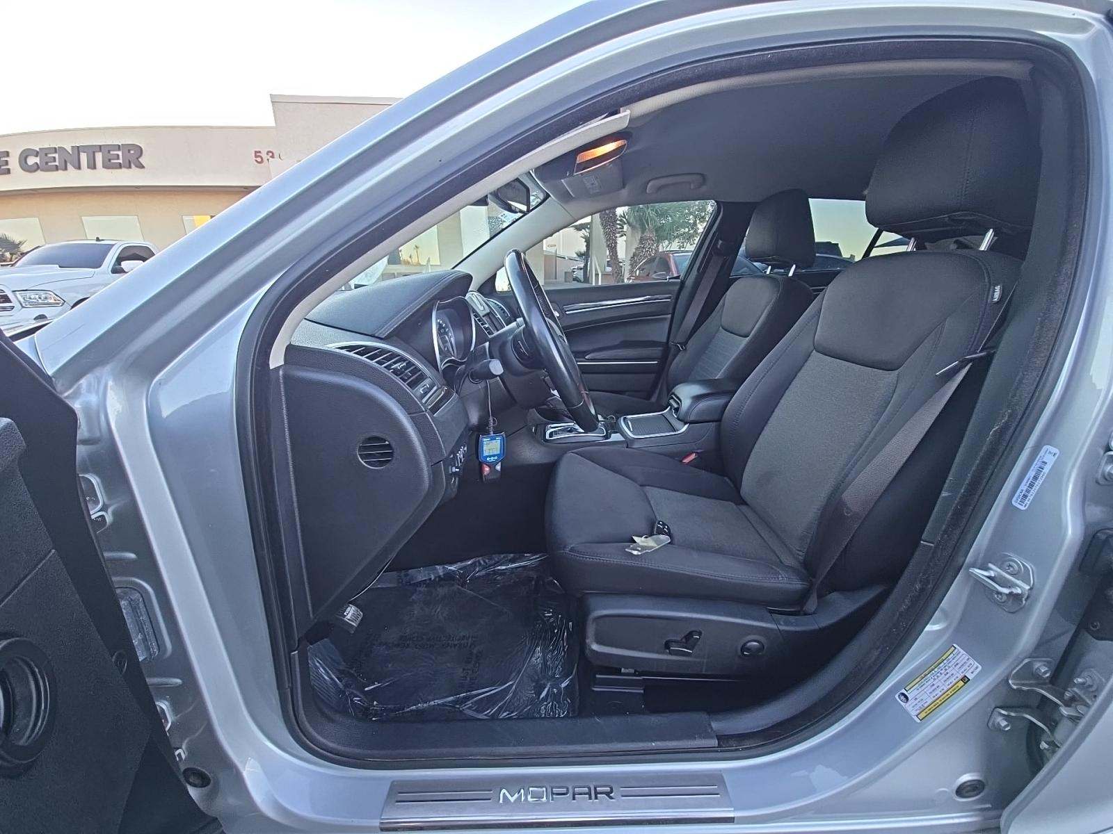 2022 Chrysler 300 Touring RWD