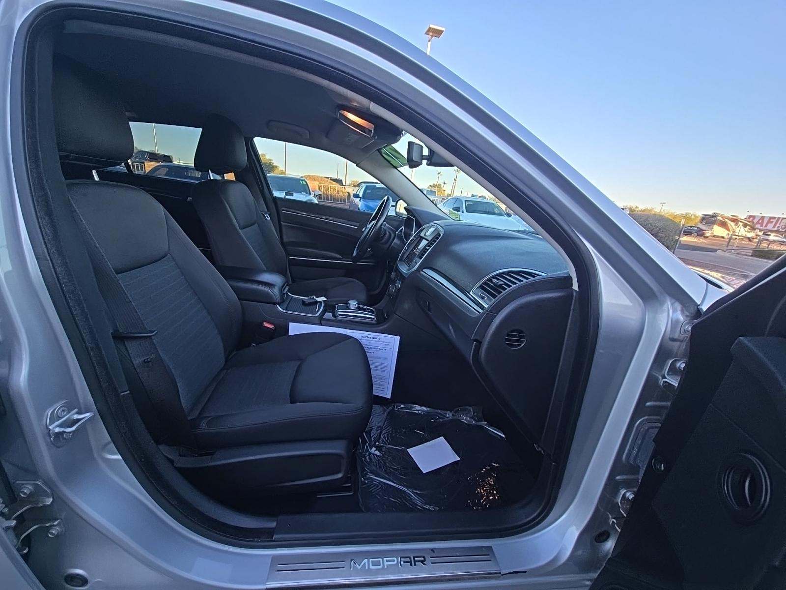 2022 Chrysler 300 Touring RWD