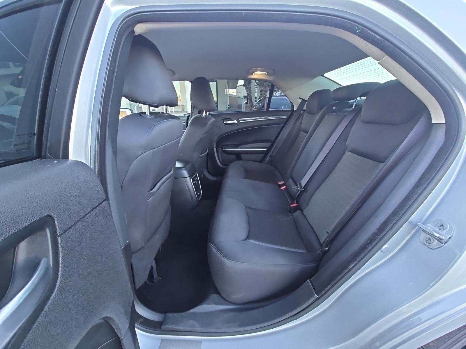 2022 Chrysler 300 Touring RWD