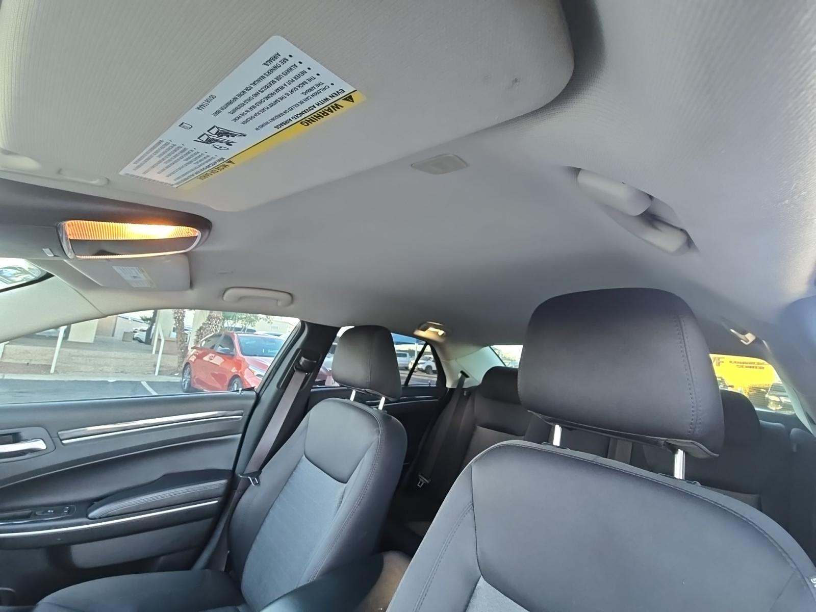 2022 Chrysler 300 Touring RWD