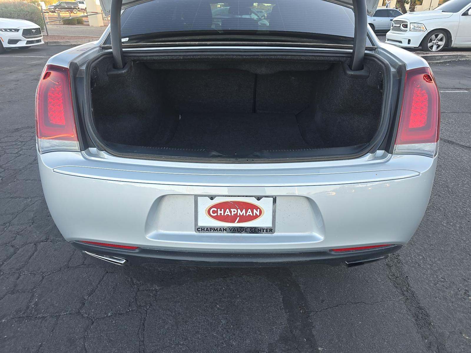 2022 Chrysler 300 Touring RWD