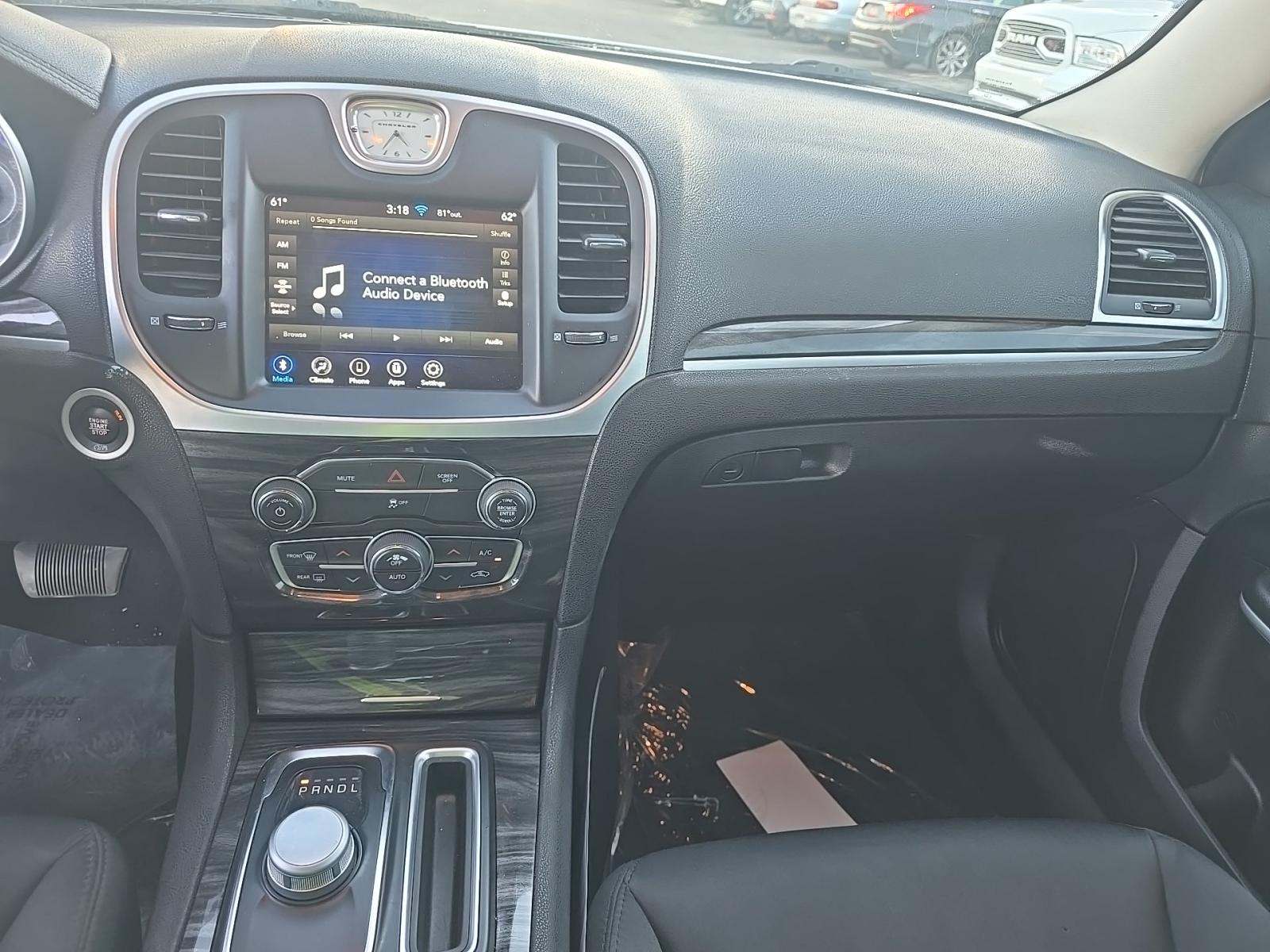 2022 Chrysler 300 Touring RWD