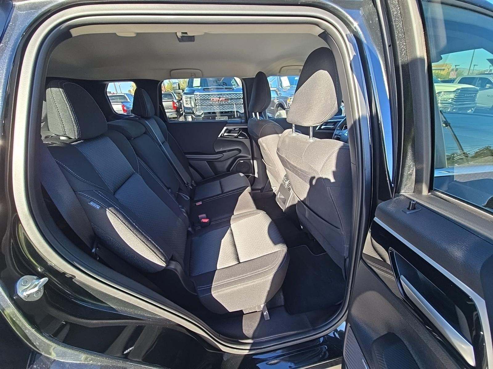 2025 Mitsubishi Outlander ES FWD