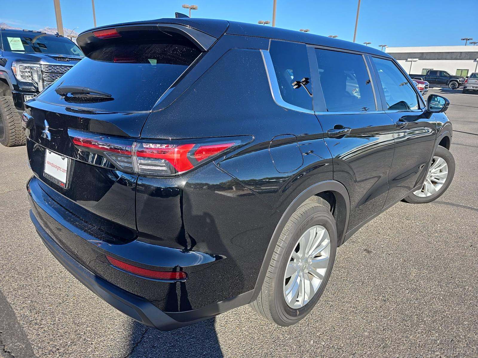 2025 Mitsubishi Outlander ES FWD