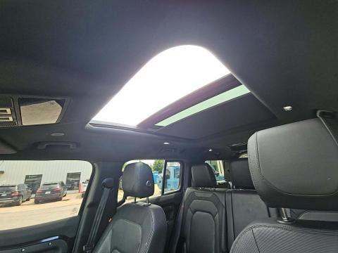 2023 Land Rover Defender 130 X-Dynamic SE AWD