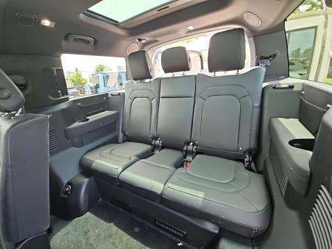 2023 Land Rover Defender 130 X-Dynamic SE AWD