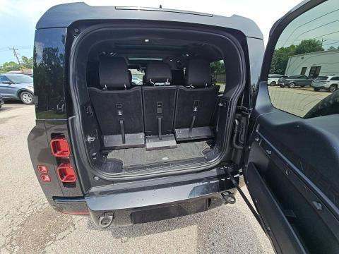 2023 Land Rover Defender 130 X-Dynamic SE AWD