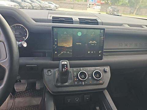 2023 Land Rover Defender 130 X-Dynamic SE AWD