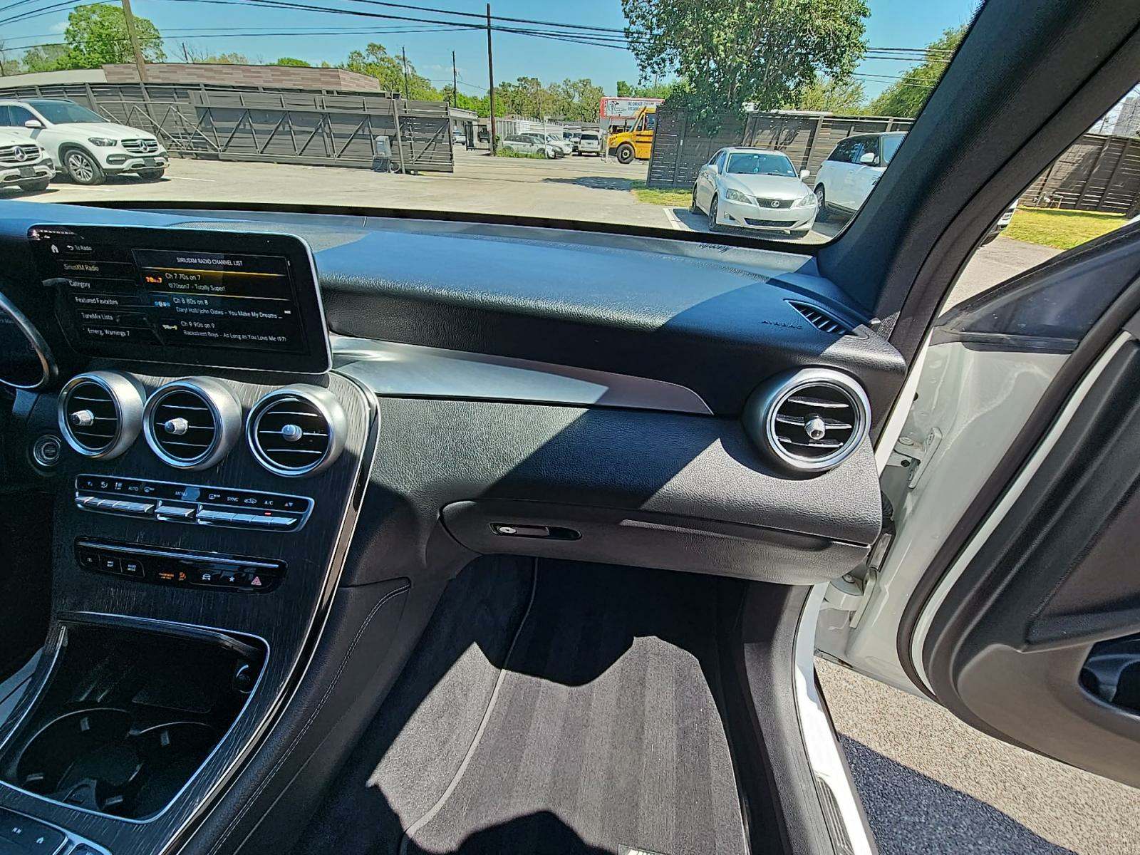 Mercedes-Benz GLC 300 4MATIC снимка Mercedes-Benz GLC 300 4MATIC