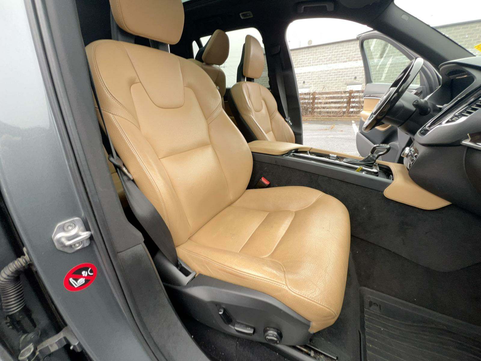 2016 Volvo XC90 T6 Momentum AWD