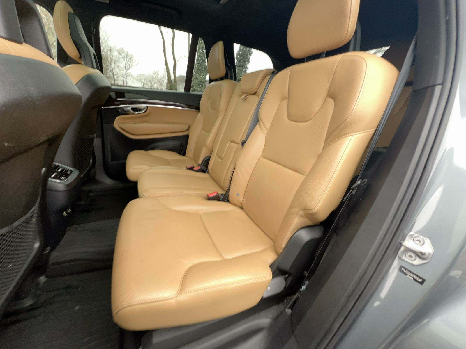 2016 Volvo XC90 T6 Momentum AWD