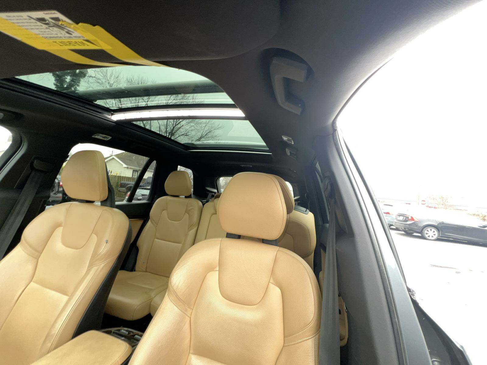 2016 Volvo XC90 T6 Momentum AWD