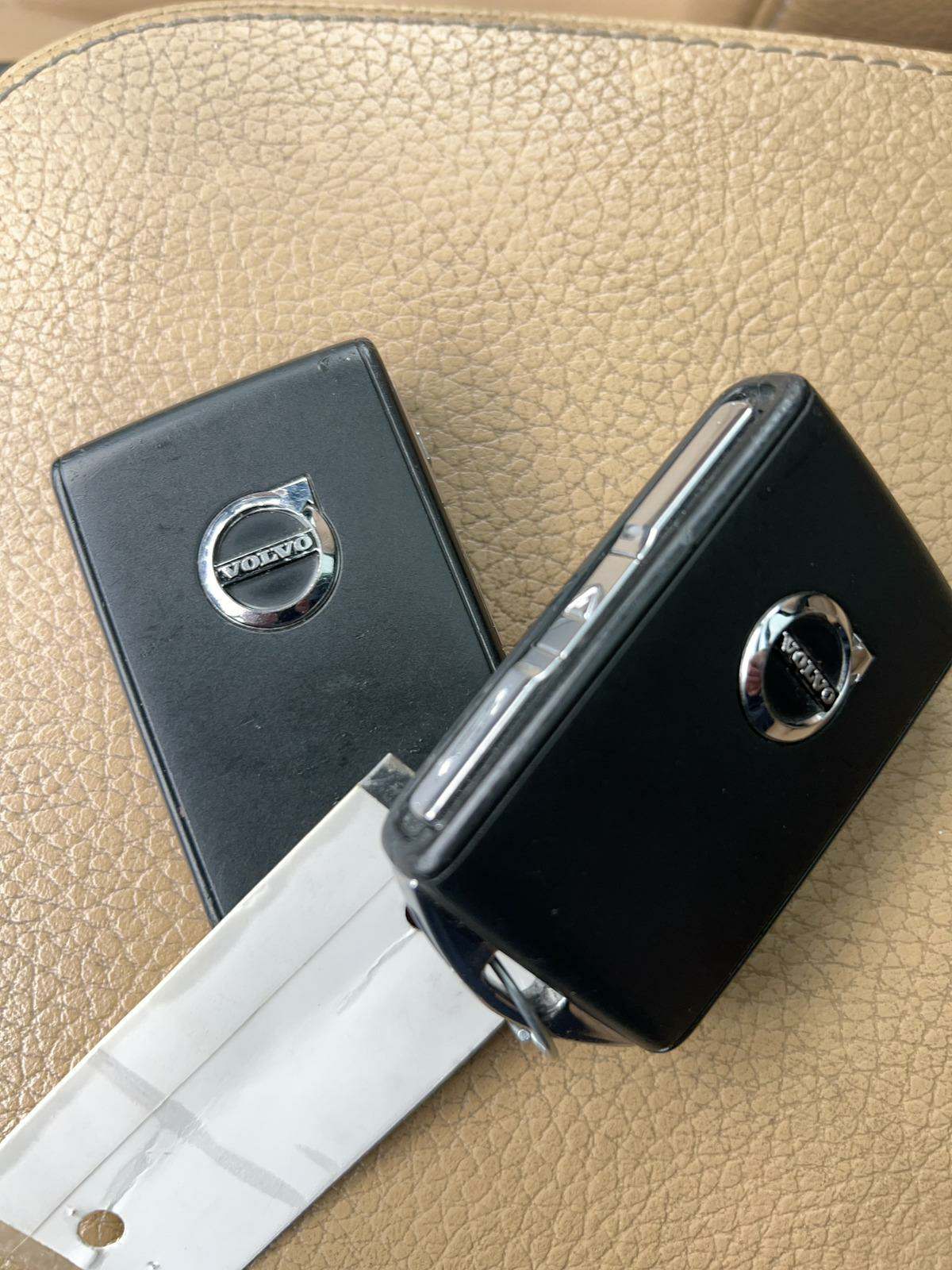 2016 Volvo XC90 T6 Momentum AWD