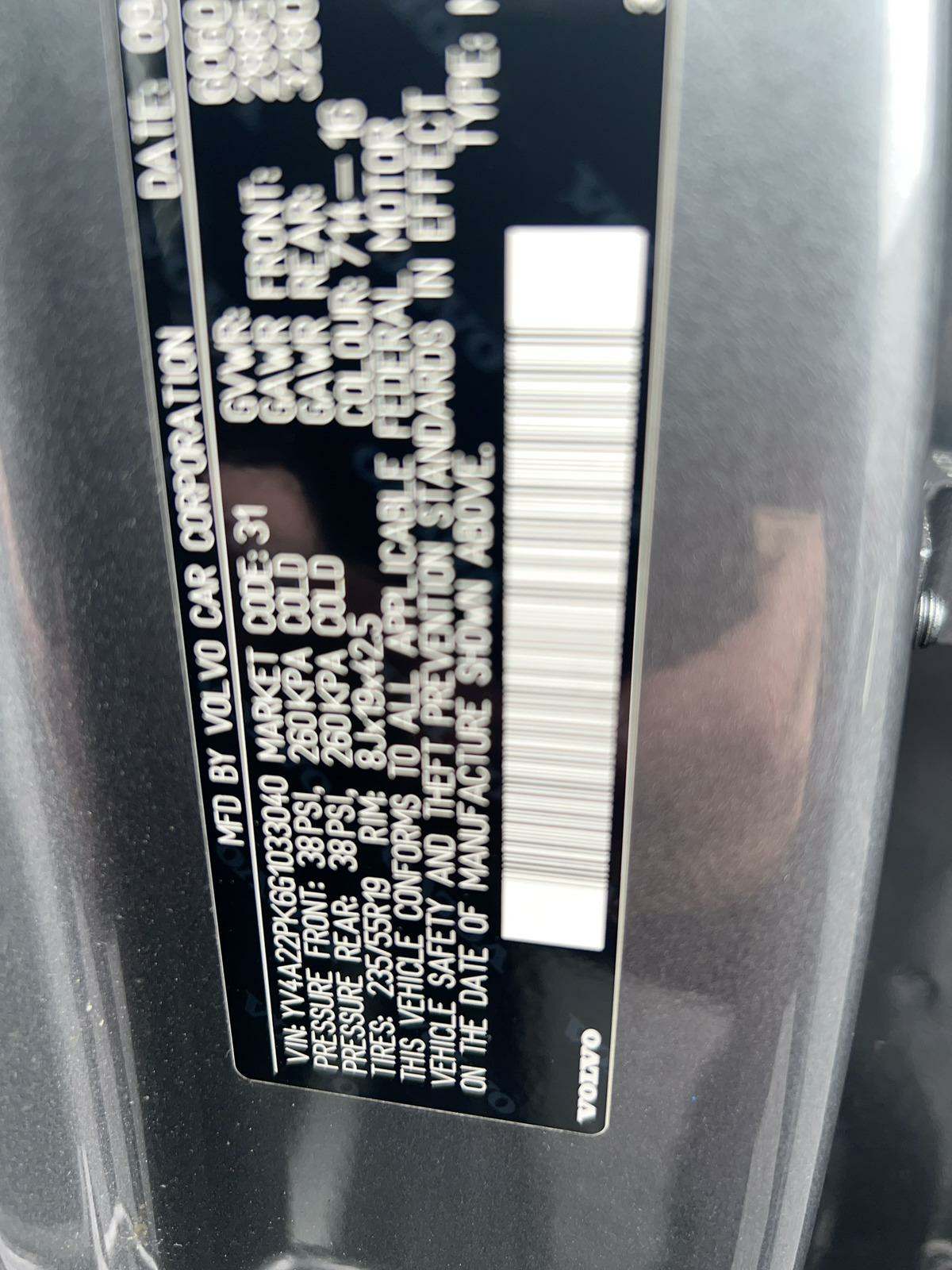 2016 Volvo XC90 T6 Momentum AWD