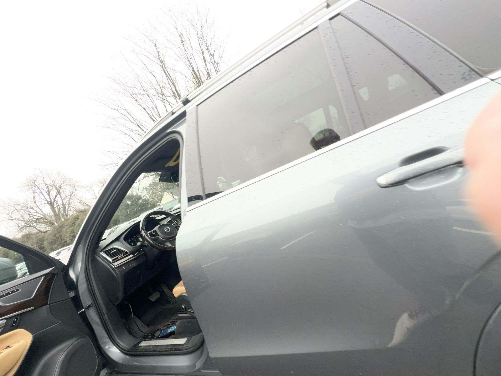 2016 Volvo XC90 T6 Momentum AWD