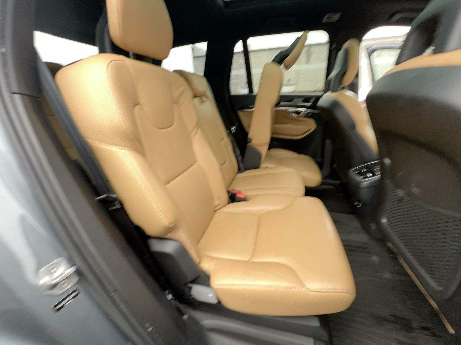 2016 Volvo XC90 T6 Momentum AWD