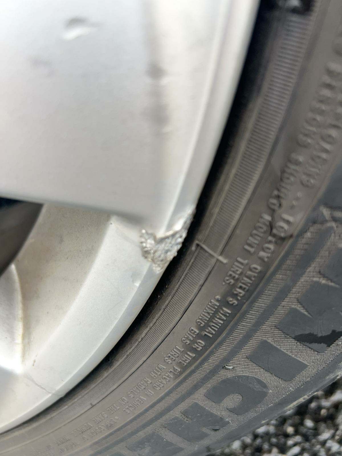 2016 Volvo XC90 T6 Momentum AWD