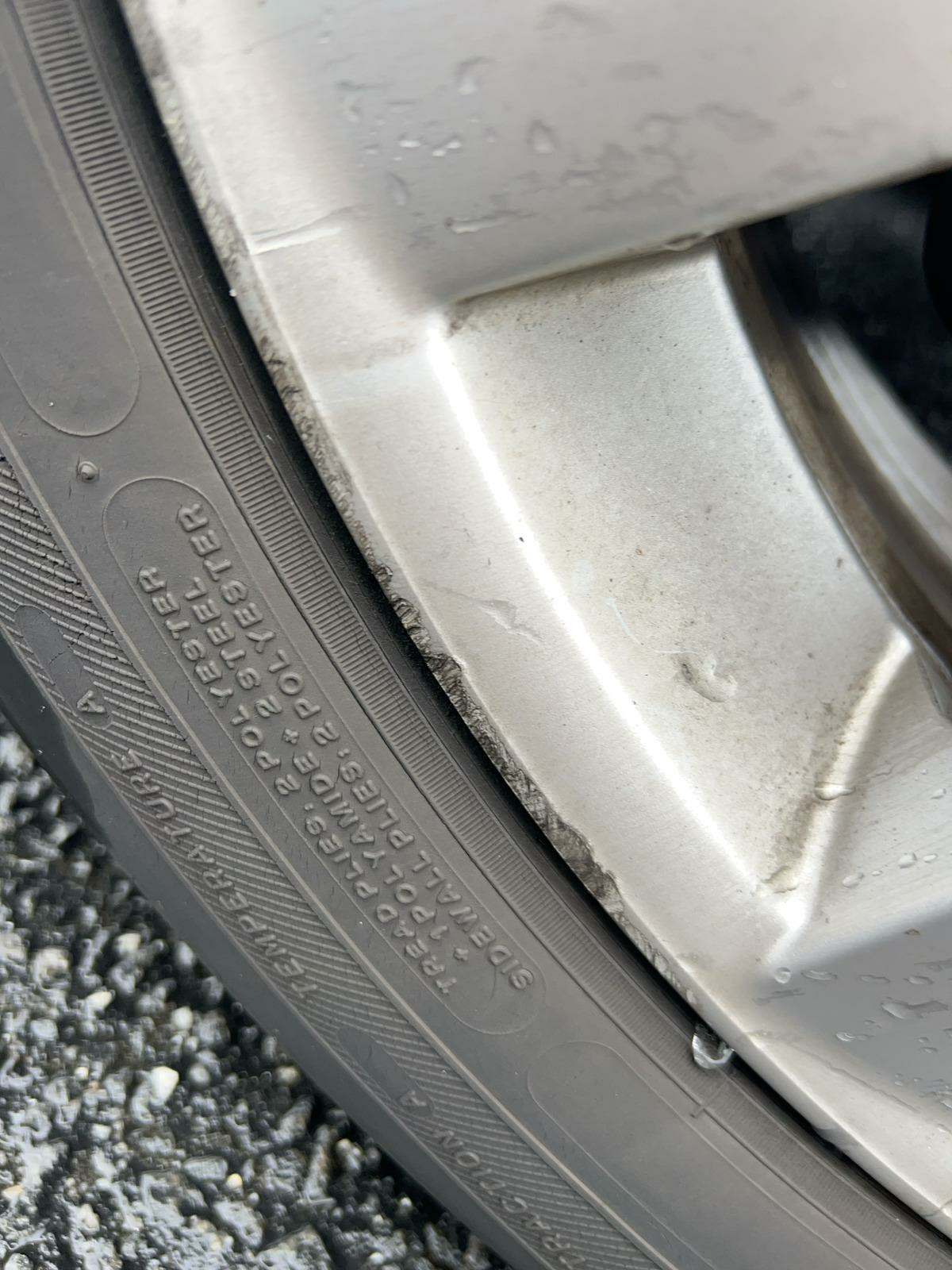 2016 Volvo XC90 T6 Momentum AWD