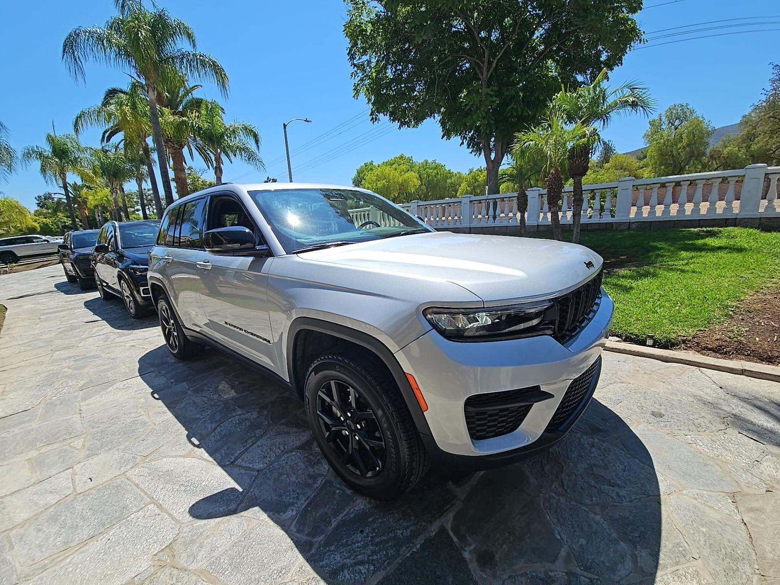 2024 Jeep Grand Cherokee Altitude AWD