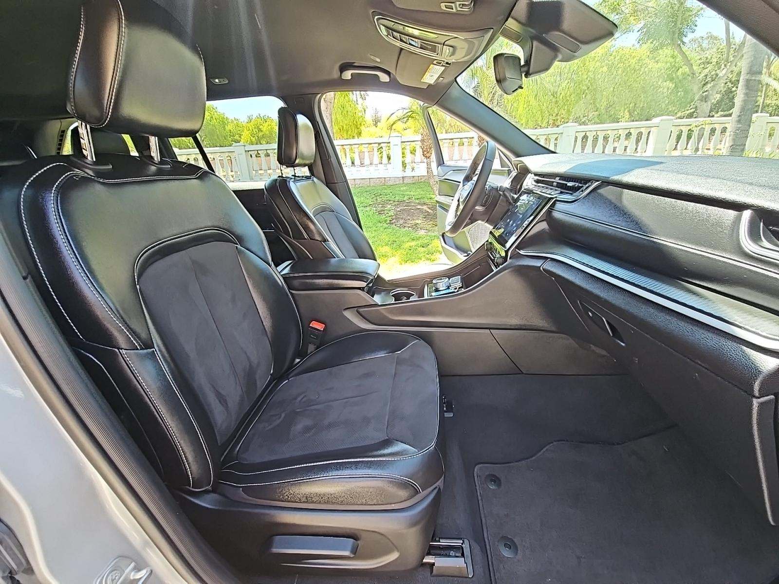 2024 Jeep Grand Cherokee Altitude AWD