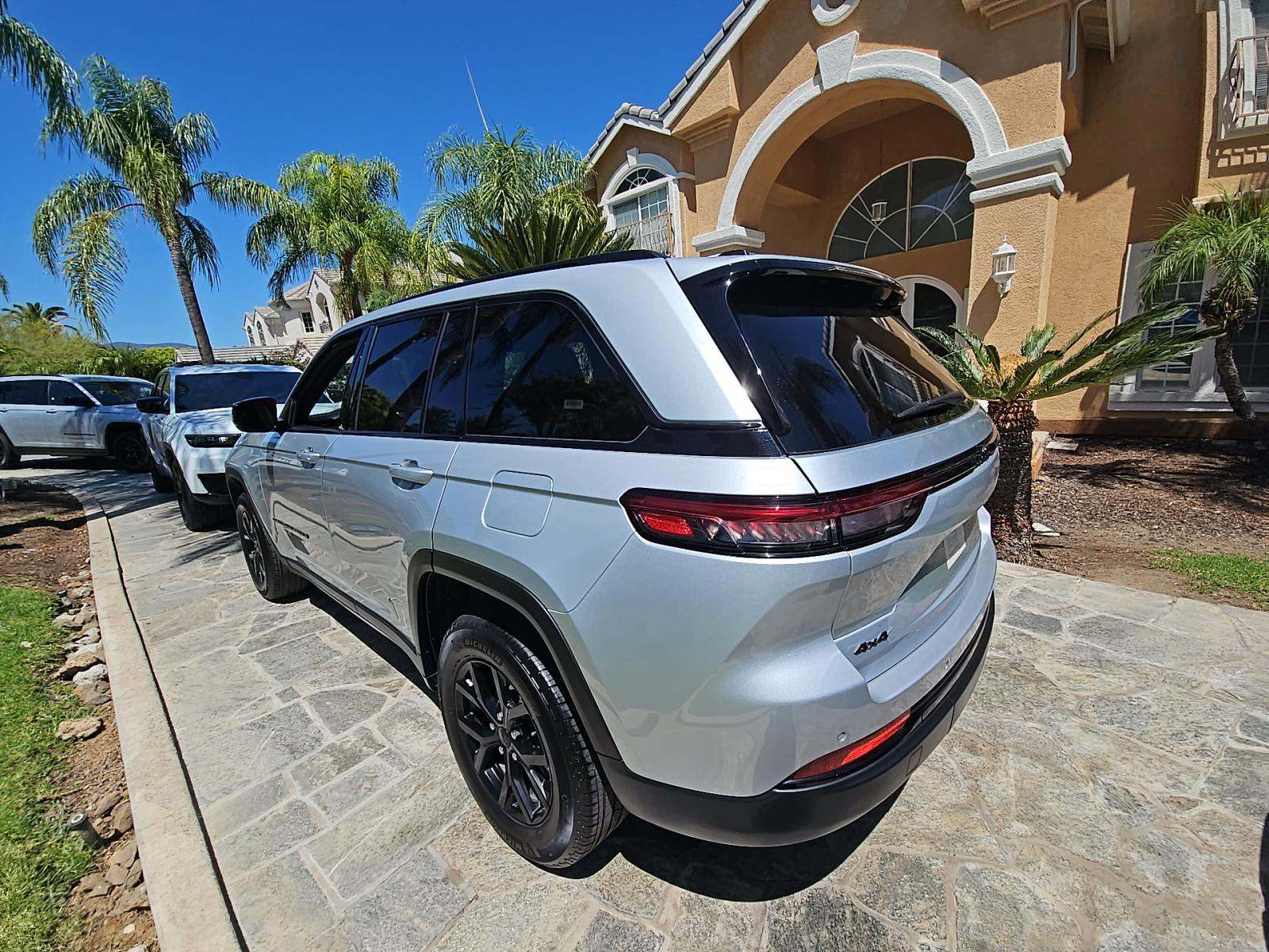 2024 Jeep Grand Cherokee Altitude AWD